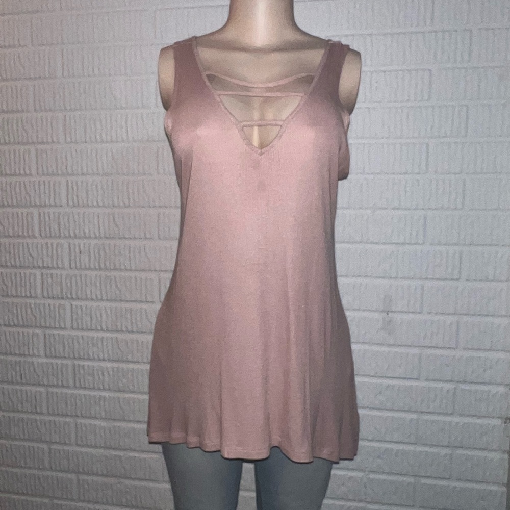 Light pink/ salmon sleeveless top